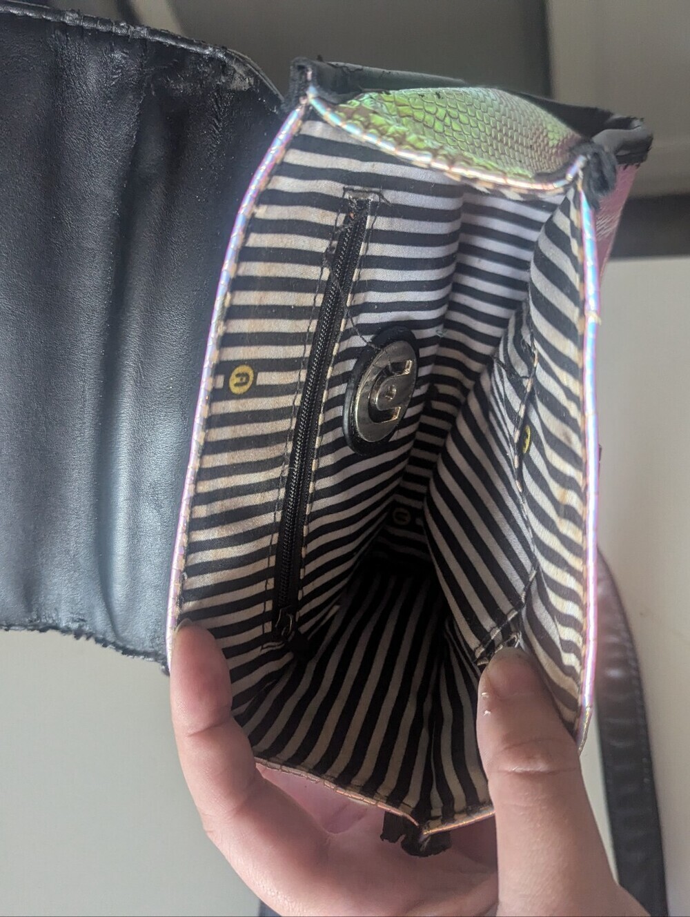Nasty Gal x Nila Anthony Hologram At Me Bag - Picture 8 of 16